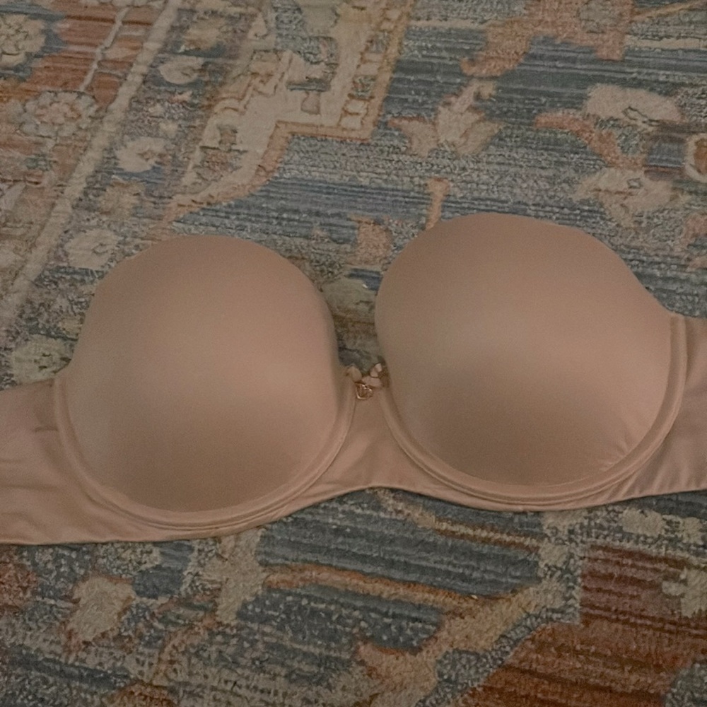 Body by Victoria staples bra!